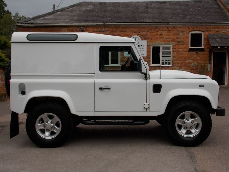 LAND ROVER DEFENDER 90