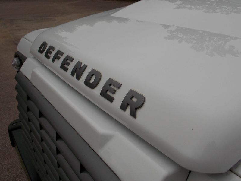 LAND ROVER DEFENDER 90