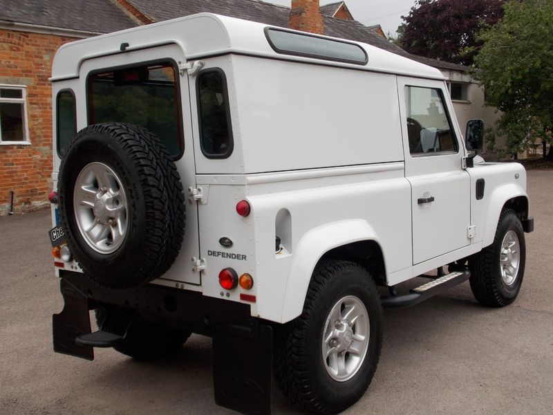 LAND ROVER DEFENDER 90