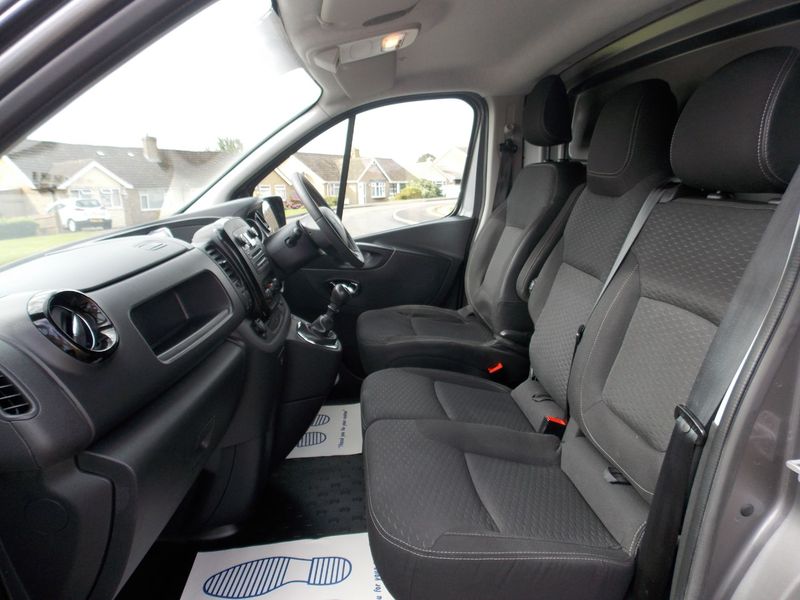 VAUXHALL VIVARO