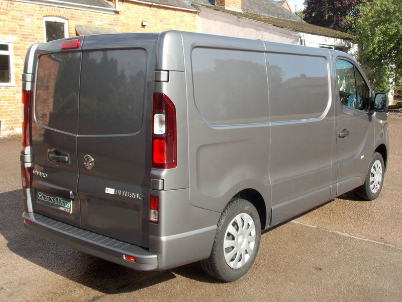 VAUXHALL VIVARO