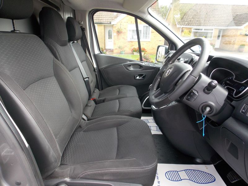 VAUXHALL VIVARO