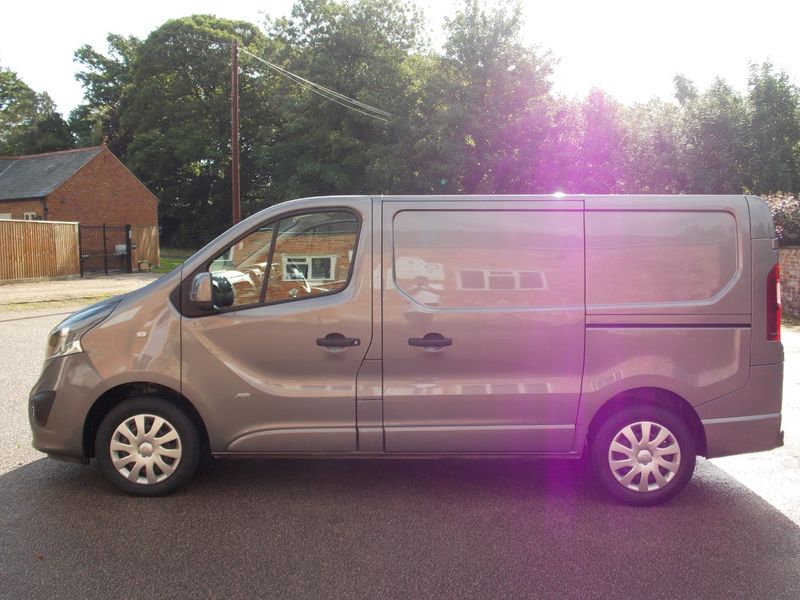 VAUXHALL VIVARO