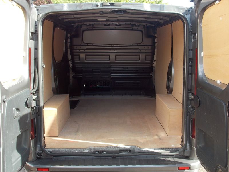 VAUXHALL VIVARO