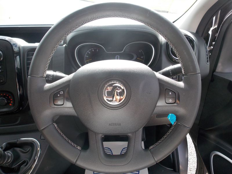 VAUXHALL VIVARO