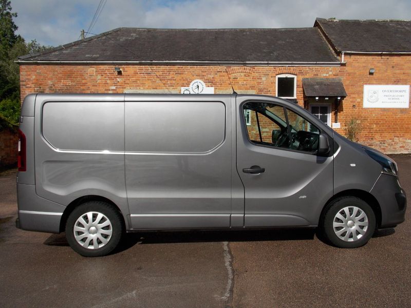 VAUXHALL VIVARO