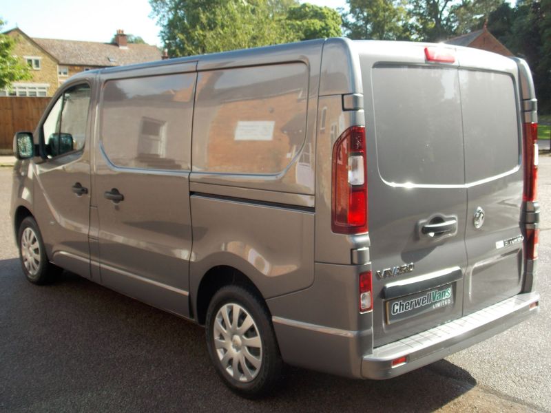 VAUXHALL VIVARO