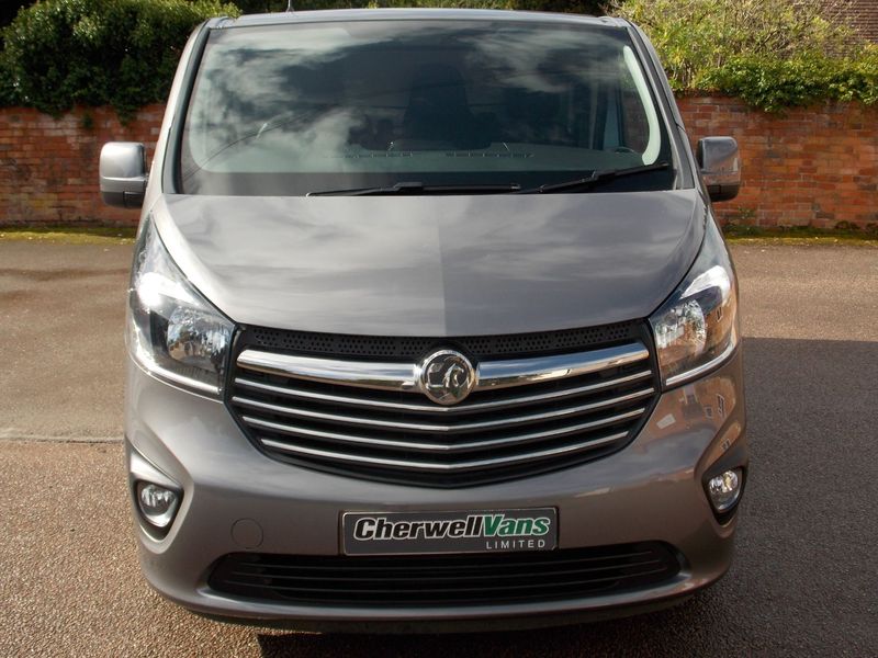 VAUXHALL VIVARO