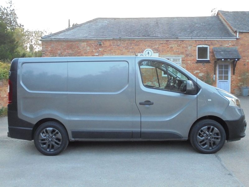 RENAULT TRAFIC