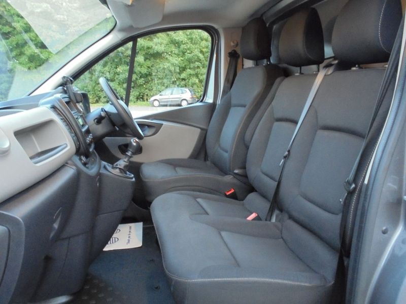 RENAULT TRAFIC