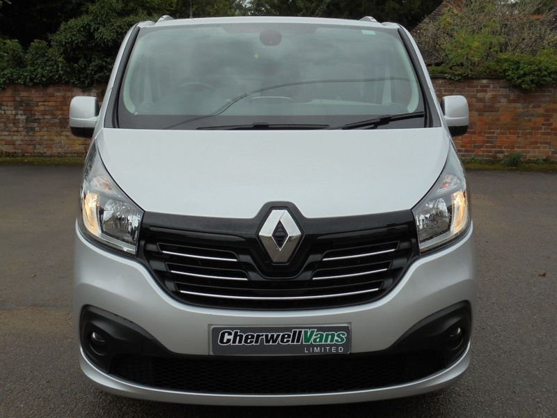 View RENAULT TRAFIC SL27 SPORT NAV 1.6 Bi-TURBO DCi 120bhp ENERGY SWB VAN *NO VAT*