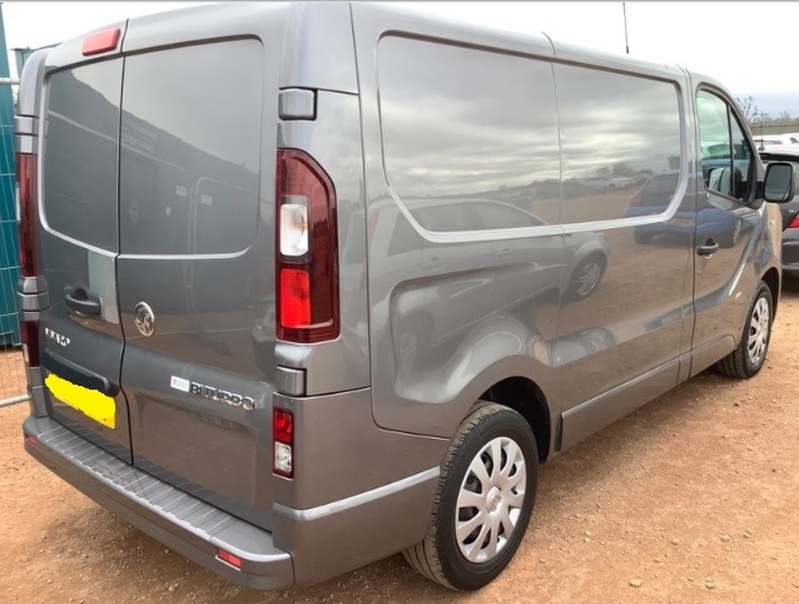 VAUXHALL VIVARO