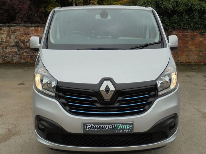 View RENAULT TRAFIC LL29 Sport Crew Cab Van 1.6 DCi Bi-Turbo 120bhp Sat Nav LWB