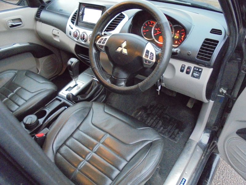 MITSUBISHI L200