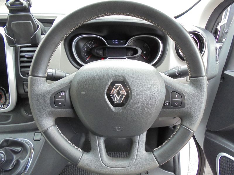 RENAULT TRAFIC