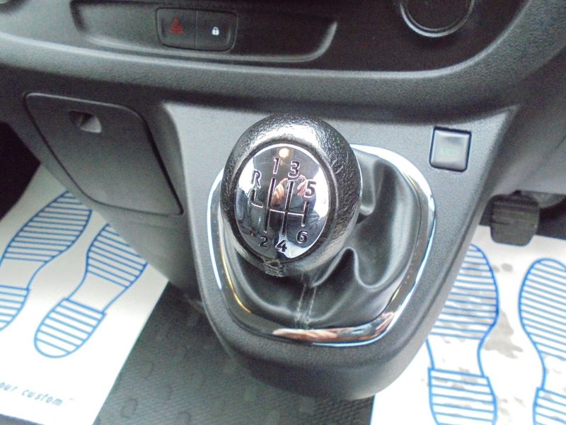 VAUXHALL VIVARO