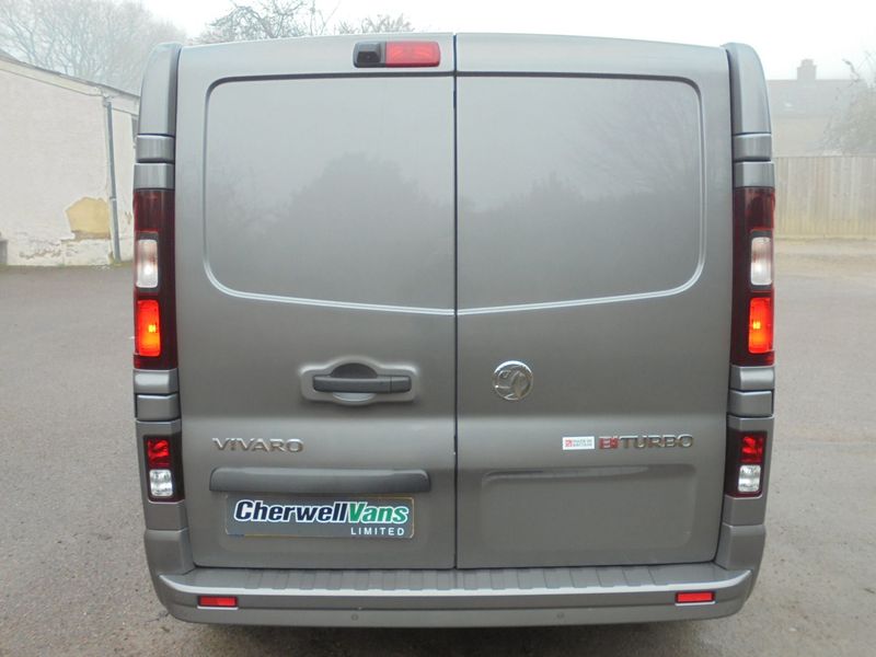 VAUXHALL VIVARO