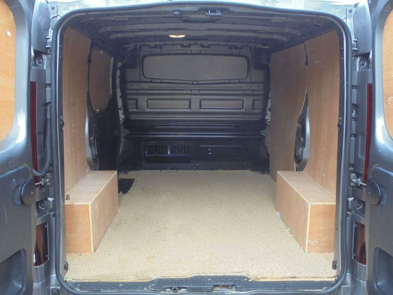 VAUXHALL VIVARO