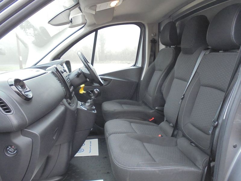 VAUXHALL VIVARO