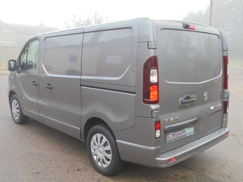 VAUXHALL VIVARO