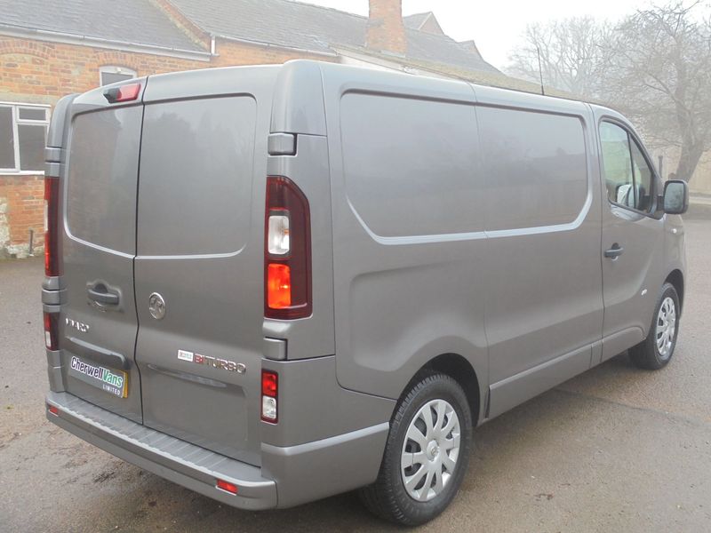 VAUXHALL VIVARO