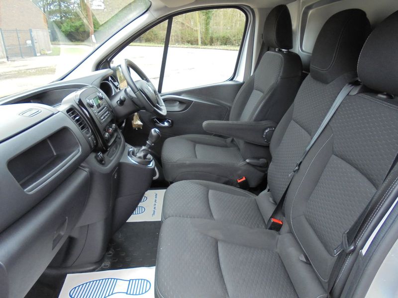 VAUXHALL VIVARO