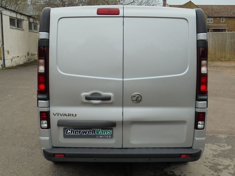 VAUXHALL VIVARO