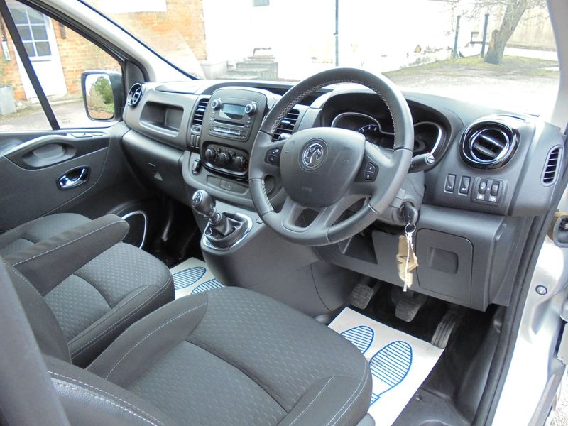 VAUXHALL VIVARO