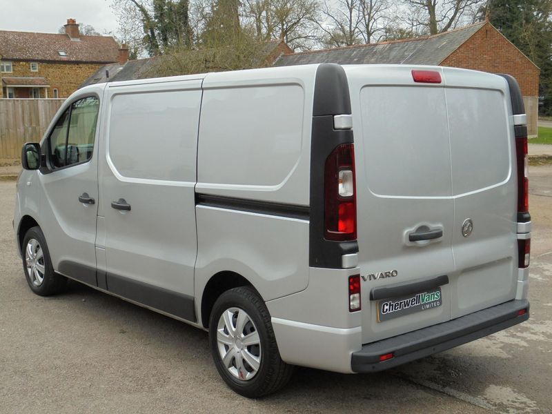 VAUXHALL VIVARO