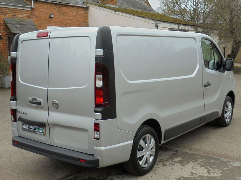 VAUXHALL VIVARO