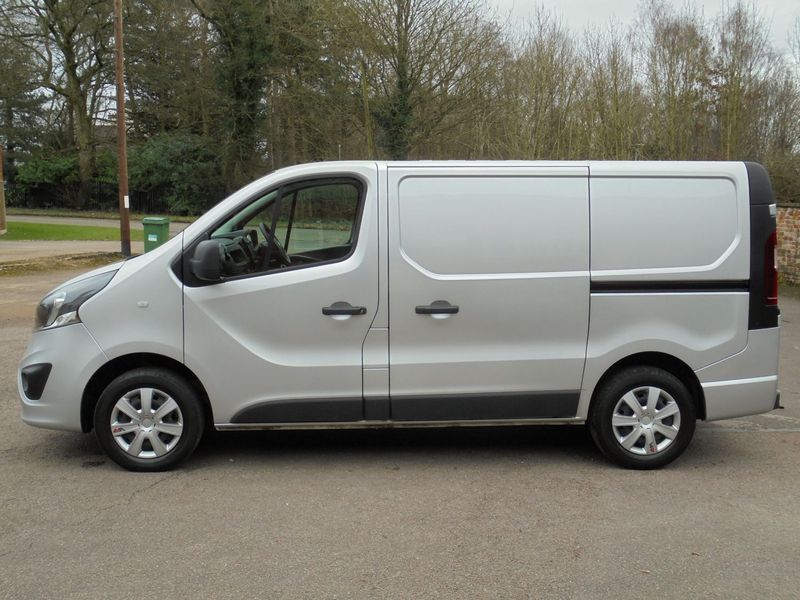 VAUXHALL VIVARO