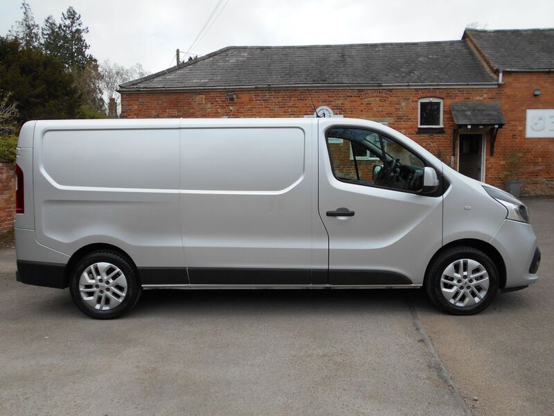 RENAULT TRAFIC