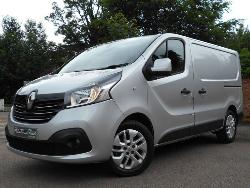 View RENAULT TRAFIC SL27 SPORT NAV 1.6 Bi-TURBO DCi 125bhp ENERGY SWB VAN *NO VAT*