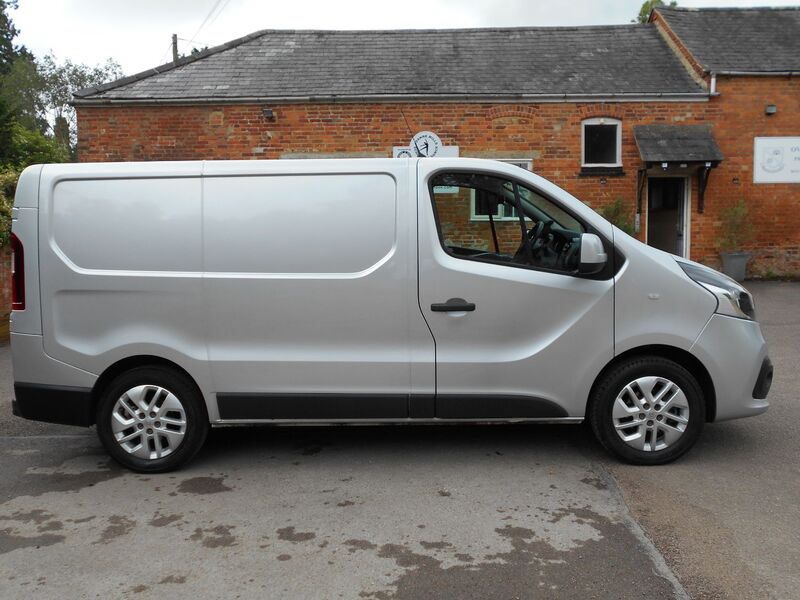 RENAULT TRAFIC