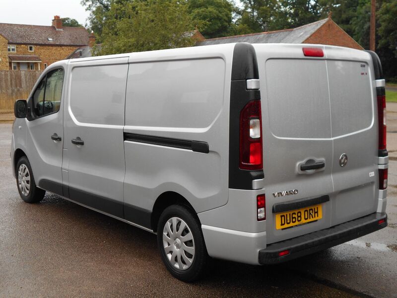 VAUXHALL VIVARO