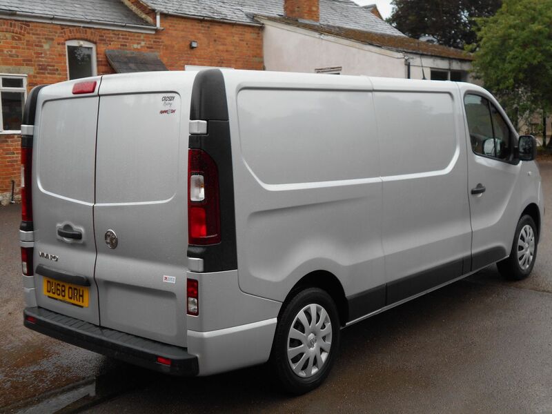 VAUXHALL VIVARO