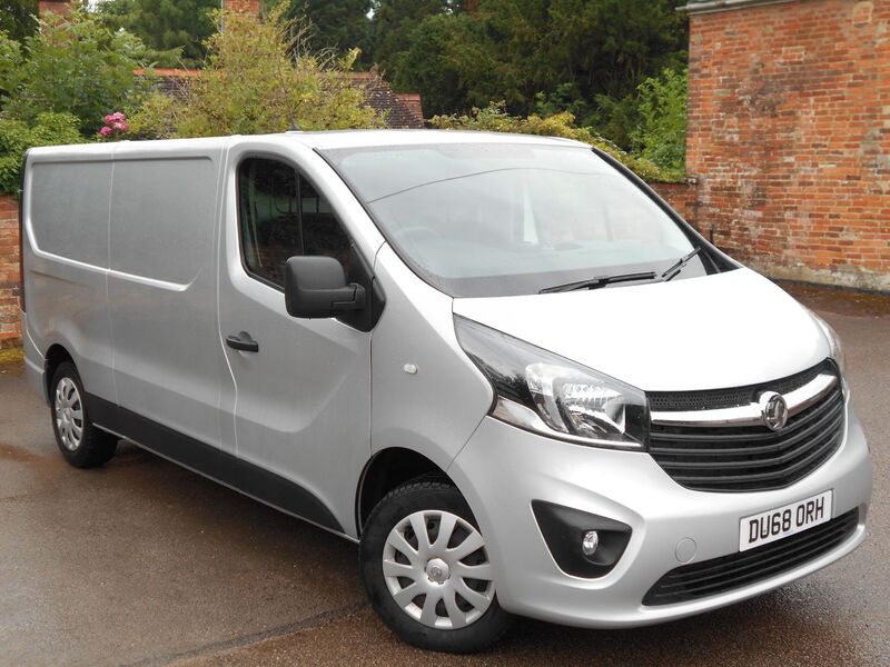 VAUXHALL VIVARO