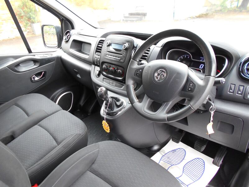 VAUXHALL VIVARO