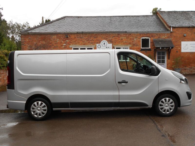 VAUXHALL VIVARO