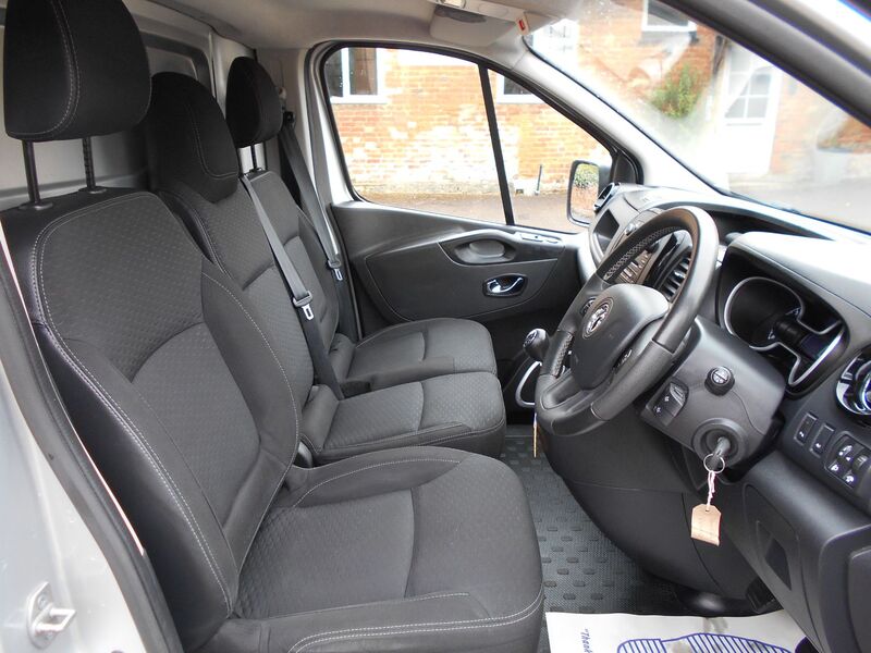 VAUXHALL VIVARO