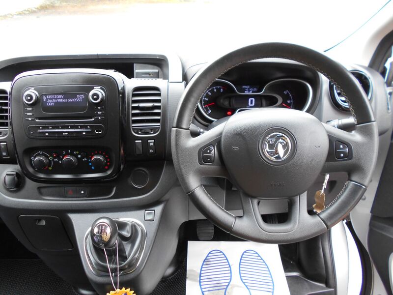 VAUXHALL VIVARO