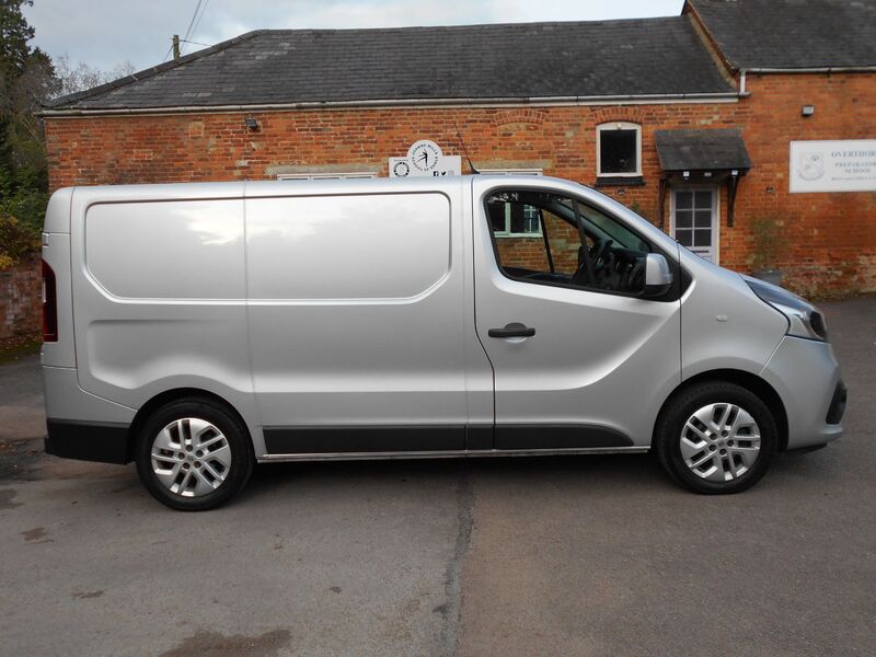 RENAULT TRAFIC