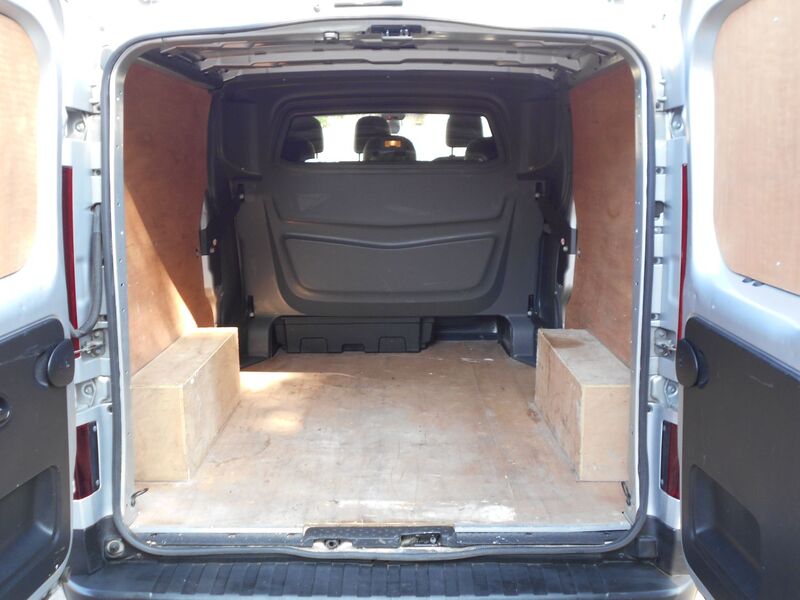 RENAULT TRAFIC