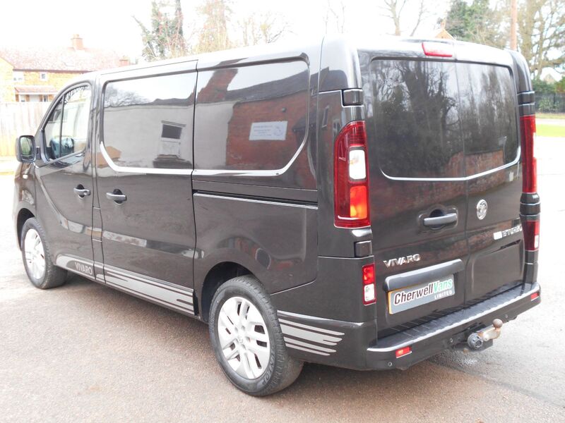 VAUXHALL VIVARO