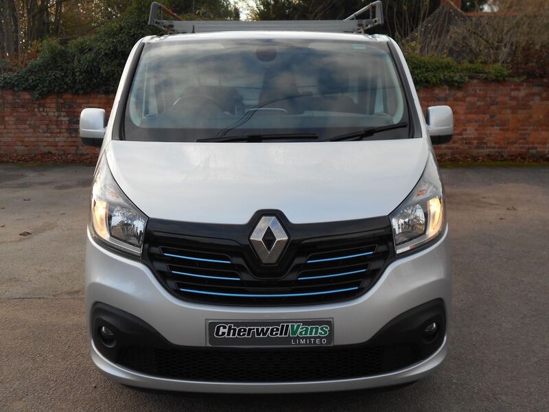 View RENAULT TRAFIC LL29 Sport Nav Energy Van 1.6 DCi Bi-Turbo 120bhp LWB 44,000 Miles