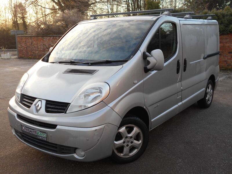 View RENAULT TRAFIC SL27 SPORT NAV 2.0 DCi 115bhp SWB Van *NO VAT*