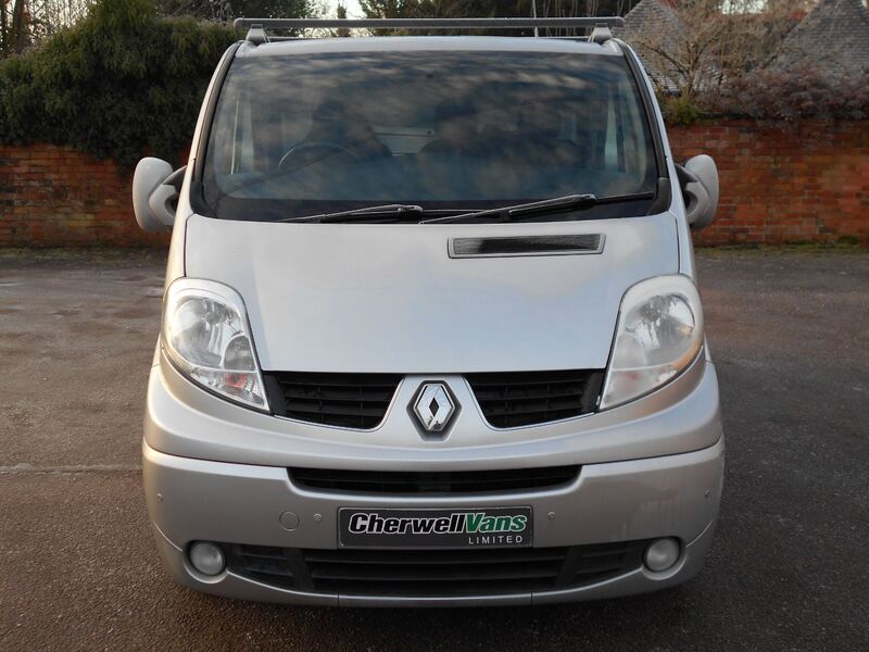 View RENAULT TRAFIC SL27 SPORT NAV 2.0 DCi 115bhp SWB Van *NO VAT*