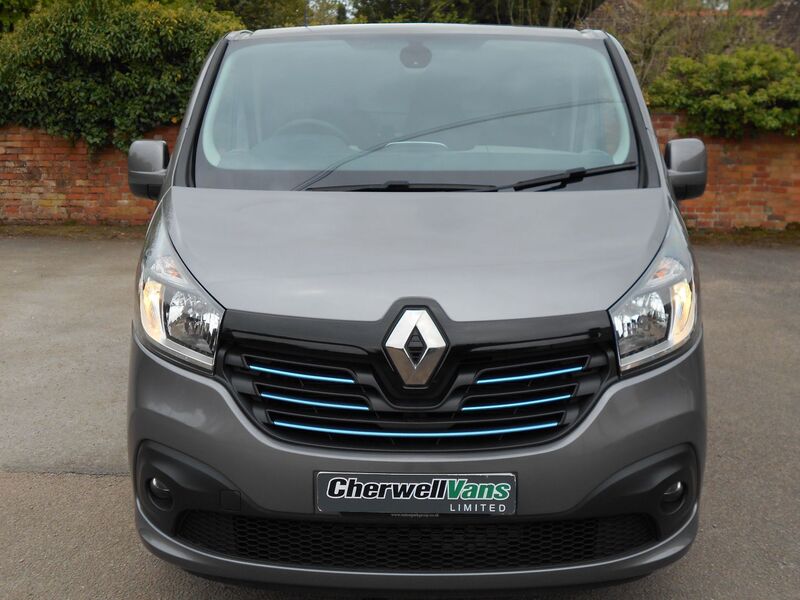 View RENAULT TRAFIC SL27 SPORT NAV 1.6 Bi-TURBO DCi 125bhp ENERGY SWB VAN *NO VAT* 20k MILES