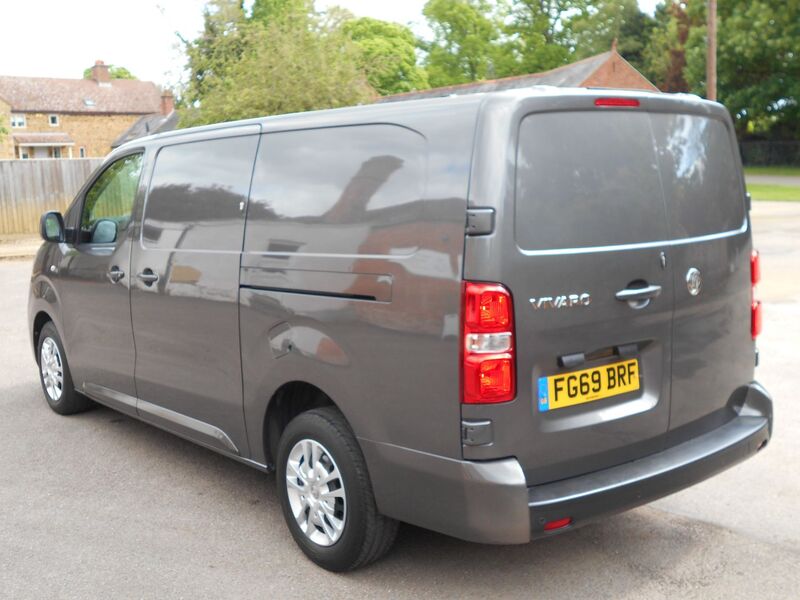 VAUXHALL VIVARO