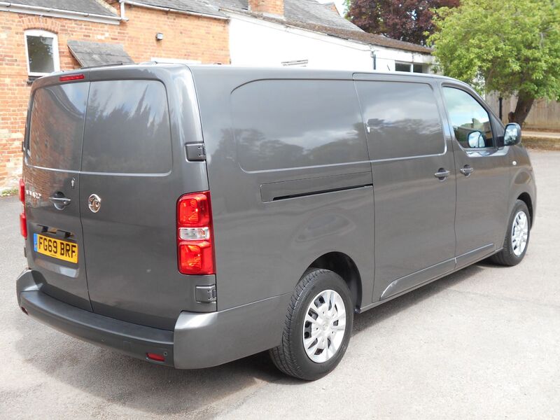 VAUXHALL VIVARO